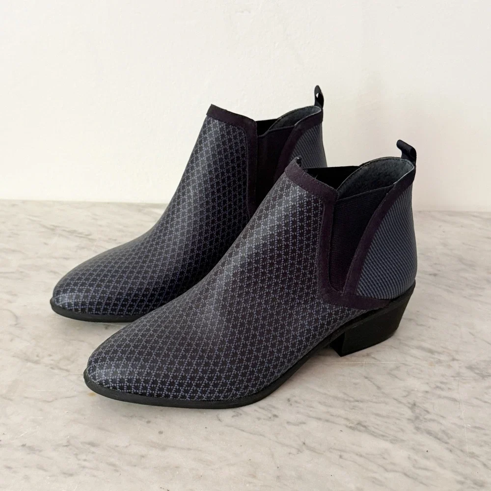 Betabrand Tennis Western Ankle Boots Pointed Toe Chelsea 8.5 Navy Low Block Heel